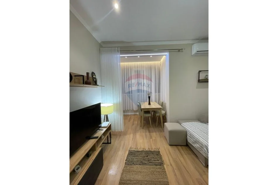 Tirane, jepet me qera apartament 1+1+Ballkon Kati 3, 62 m² 680 € (Rruga e Kavajes)