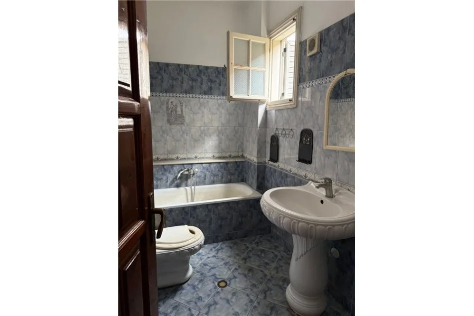Vlore, jepet me qera apartament 2+1 Kati 0, 80 m² 350 € (Prane Kishes Ortodokse - Rruga Fiqirete Musta, Vlorë)