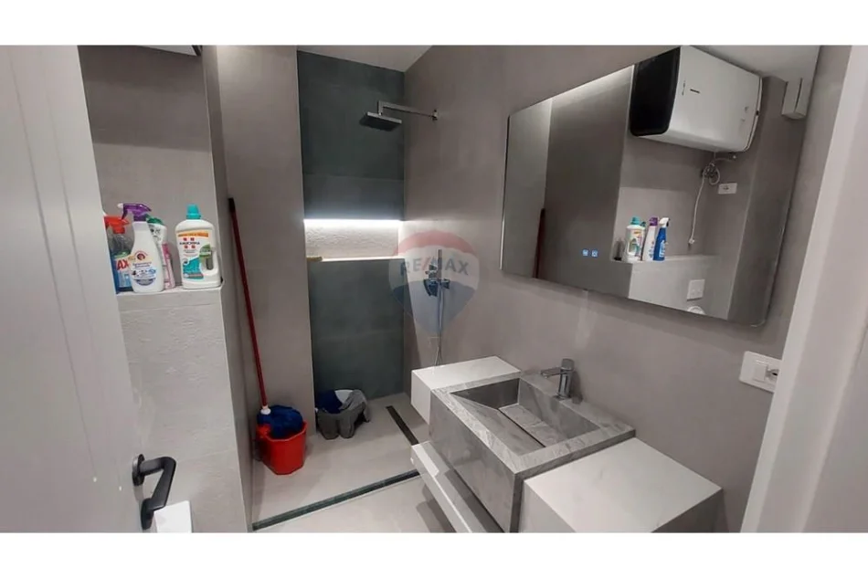 Tirane, jepet me qera apartament 1+1 , 750 € 