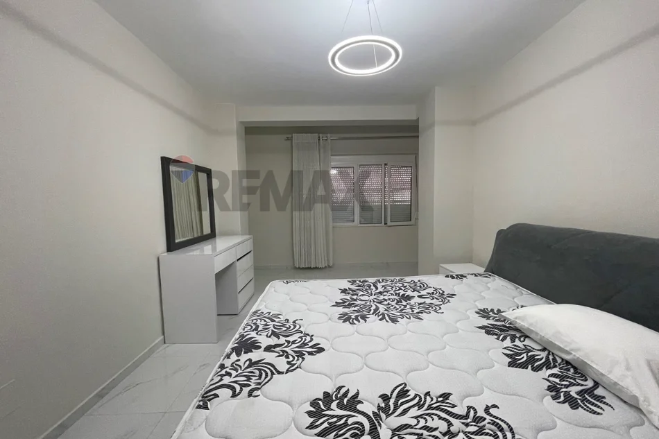 Tirane, jepet me qera apartament 1+1 , (mine peza)