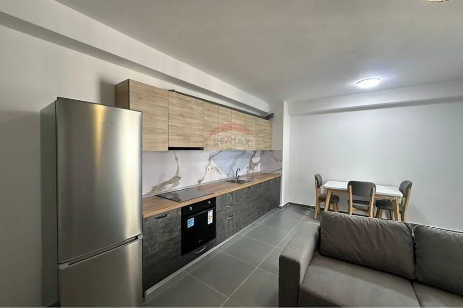 Tirane, jepet me qera apartament 2+1+Ballkon , 100 m² 680 € (5 Maji)