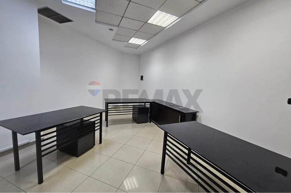 Tirane, jepet me qera , 40 m² 600 € (Bulevardi Dëshmorët e Kombit, Tiranë)
