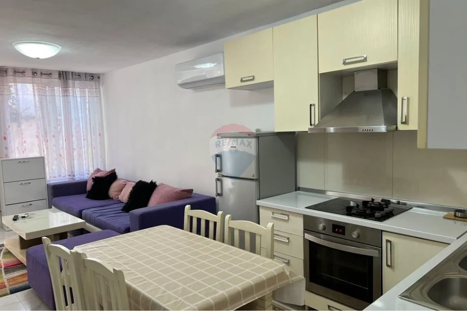Tirane, jepet me qera apartament 2+1 , 450 € 