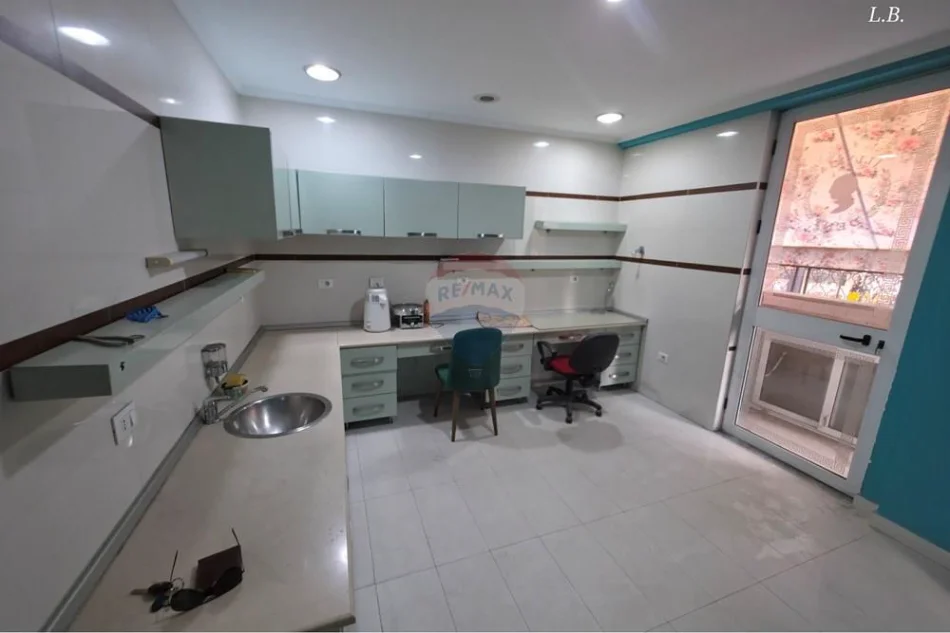 Tirane, jepet me qera , 88 m² 900 € 