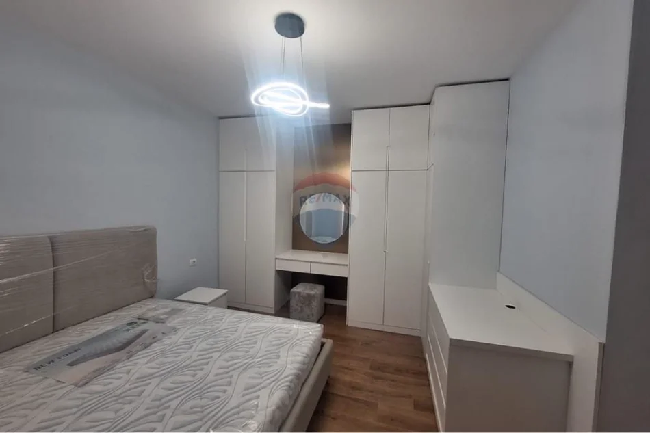Tirane, jepet me qera apartament 1+1+Aneks+Ballkon Kati 8, 70 m² 650 € (Zogu i Zi)
