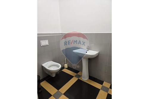 Shqiperi, jepet me qera vetem 1 dhome Kati 3, 106 m² 1.200 € (rruga e barrikadave)