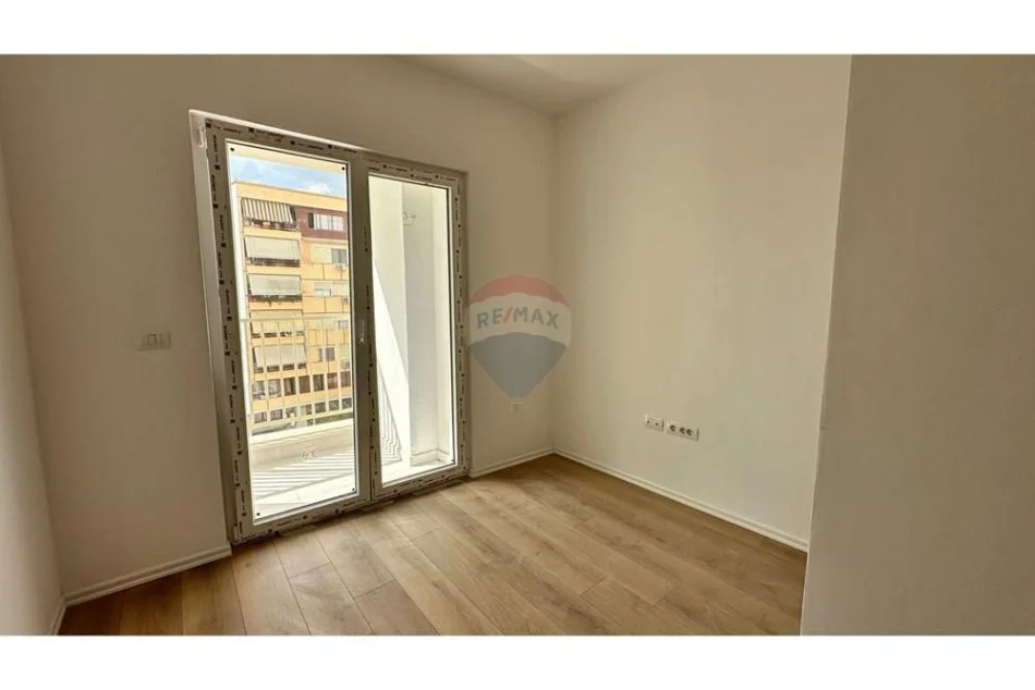 Tirane, jepet me qera apartament 1+1 , 60 m² 500 € (Zog i Zi)