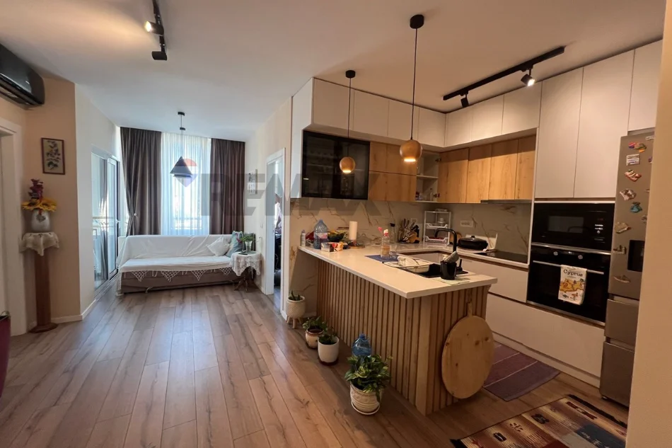 Vlore, shitet apartament 2+1+Ballkon Kati 8, 67 m² 124.500 € (Rruga Sadik Zotaj, Vlore)