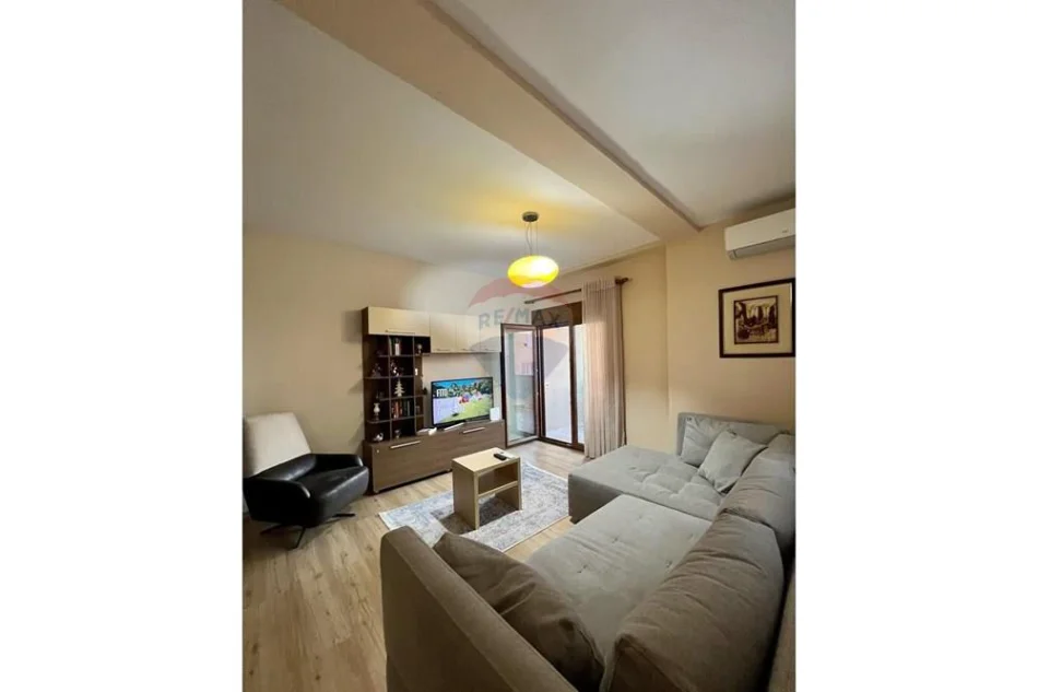 Tirane, jepet me qera apartament 1+1+Ballkon , 73 m² 800 € (Myslym Shyri)