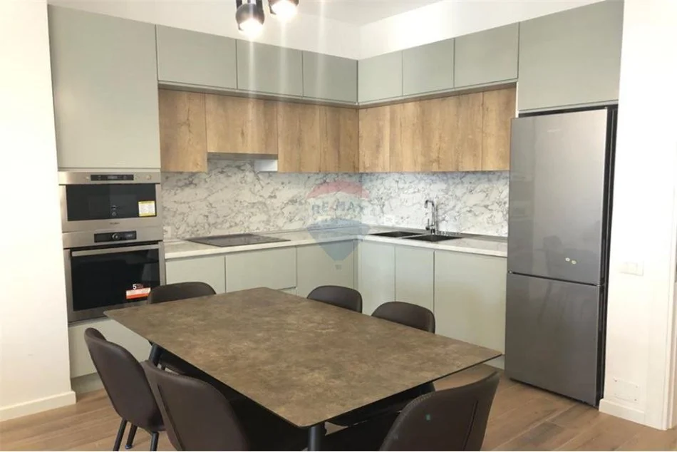 Tirane, jepet me qera apartament 2+1+Ballkon Kati 5, 125 m² 1.000 € (Kompleksi Square 21)