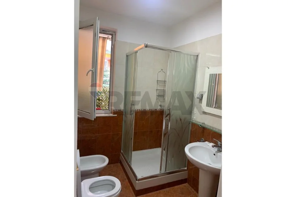 Tirane, jepet me qera apartament 1+1+Ballkon Kati 1, 80 m² 550 € (Eduart Mano)
