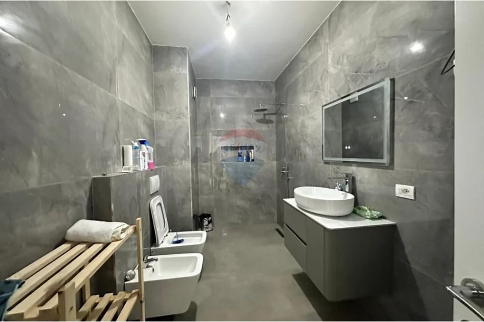 Tirane, jepet me qera apartament , 112 m² 600 € 