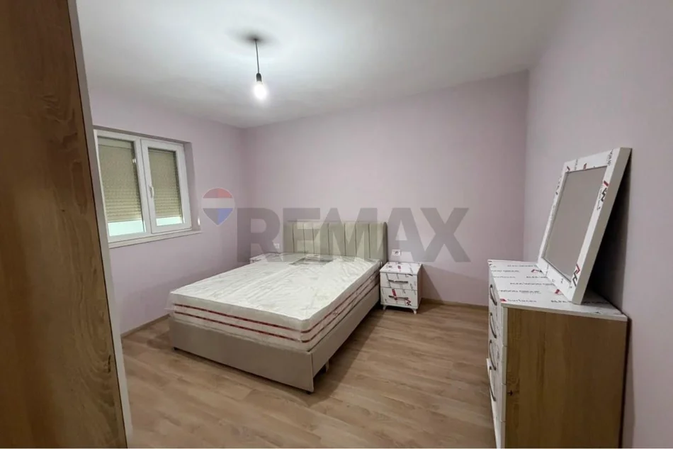 Tirane, jepet me qera apartament 3+1+Ballkon Kati 2, 120 m² 550 € (RRUGA E ELBASANIT)