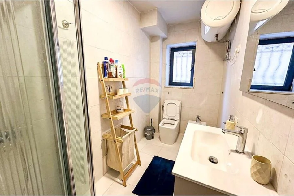 Tirane, jepet me qera apartament 2+1+Ballkon , 85 m² 600 € (Garda)