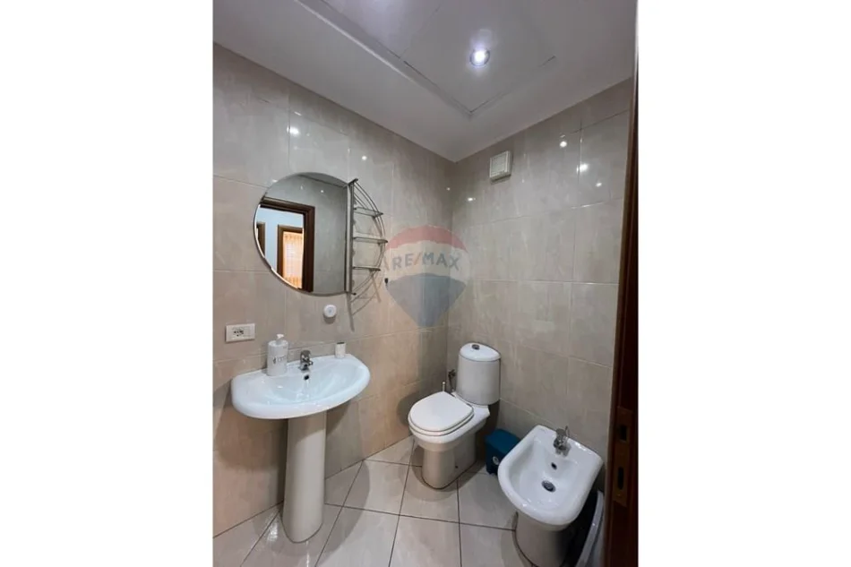 Tirane, jepet me qera apartament , 115 m² 786 € 