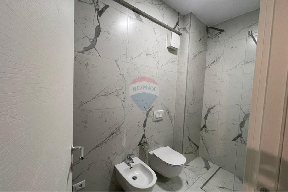 Tirane, jepet me qera apartament 2+1 , 100 m² 900 € 