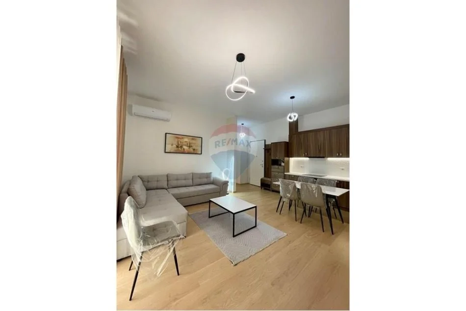 Tirane, jepet me qera apartament 1+1+Ballkon , 70 m² 800 € 