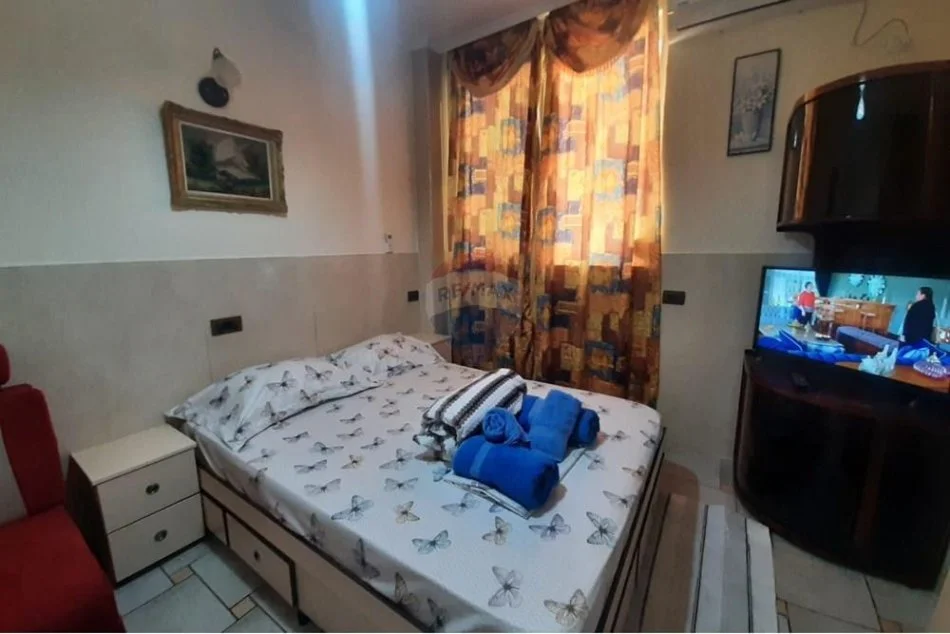 Tirane, jepet me qera apartament 1+1 , 55 m² 450 € (5 Maji)