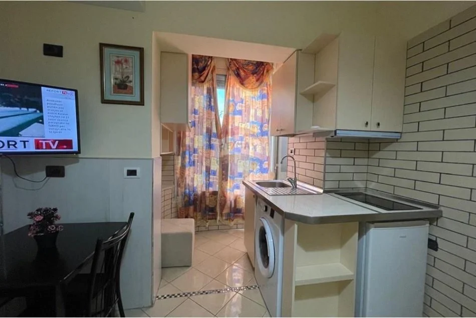 Tirane, jepet me qera garsonier , 35 m² 380 € (5 Maji)