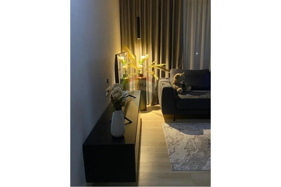 Tirane, jepet me qera apartament 2+1 , 80 m² 700 € (Selite)