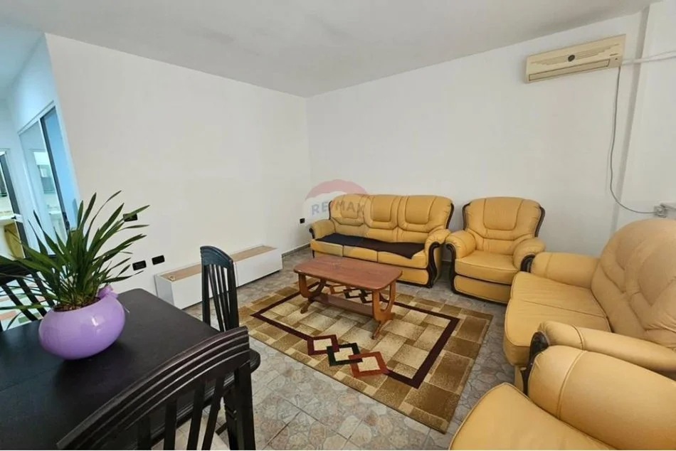Tirane, jepet me qera apartament 1+1 Kati 8, 60 m² 450 € (530161021-613)