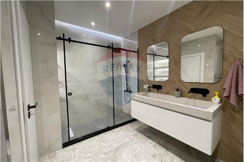 Tirane, shitet apartament 2+1 Kati 2, 123 m² 164.000 Euro