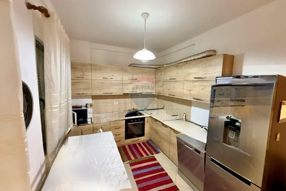 Tirane, jepet me qera apartament 1+1+Ballkon Kati 2, 70 m² 420 € 