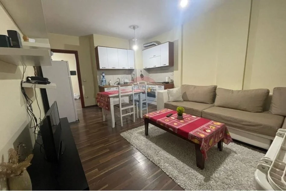 Tirane, jepet me qera apartament 1+1+Ballkon , 60 m² 530 € (Rruga Hamdi Sina)