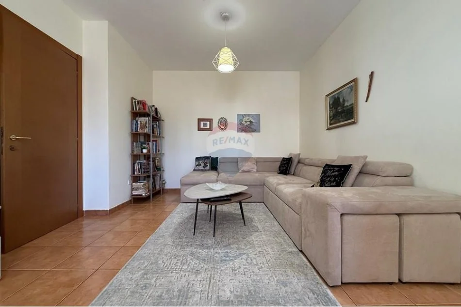 Tirane, jepet me qera apartament 1+1+Ballkon , 66 m² 650 € 