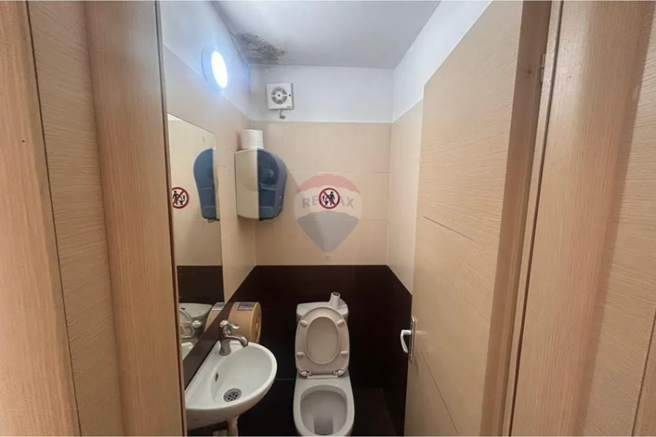 Vlore, shitet dyqan Kati 1, 112 m² 145.000 € (Bulevardi Ismail Qemali,pran Conad, Vlore)