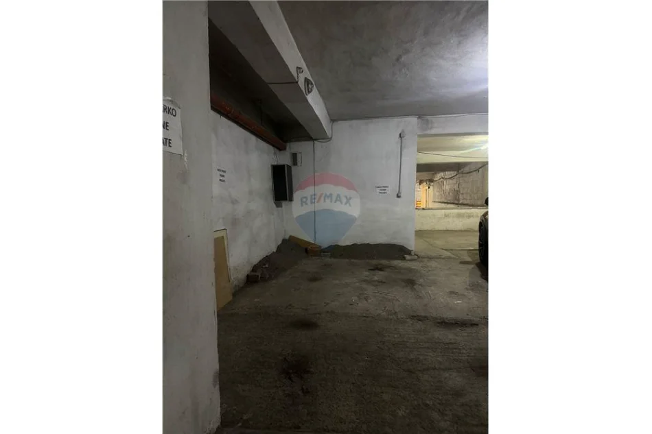 Tirane, shitet garazh | post parkimi , 15 m² 35.000 €