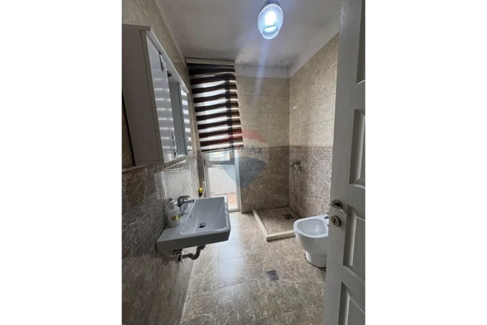 Tirane, jepet me qera apartament 2+1 Kati 9, 120 m² 700 € 
