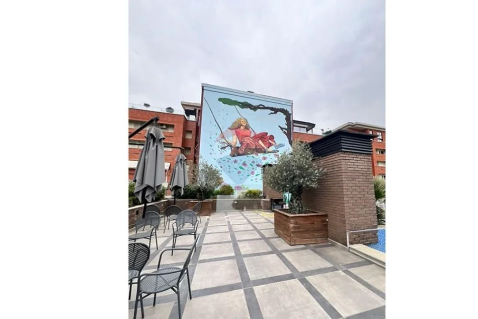 Tirane, jepet me qera , 331 m² 10.001 € 