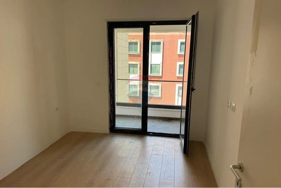 Tirane, shitet apartament 1+1+Ballkon , 150.000 € 