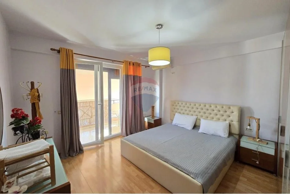Tirane, jepet me qera apartament 2+1+Ballkon , 111 m² 800 € 