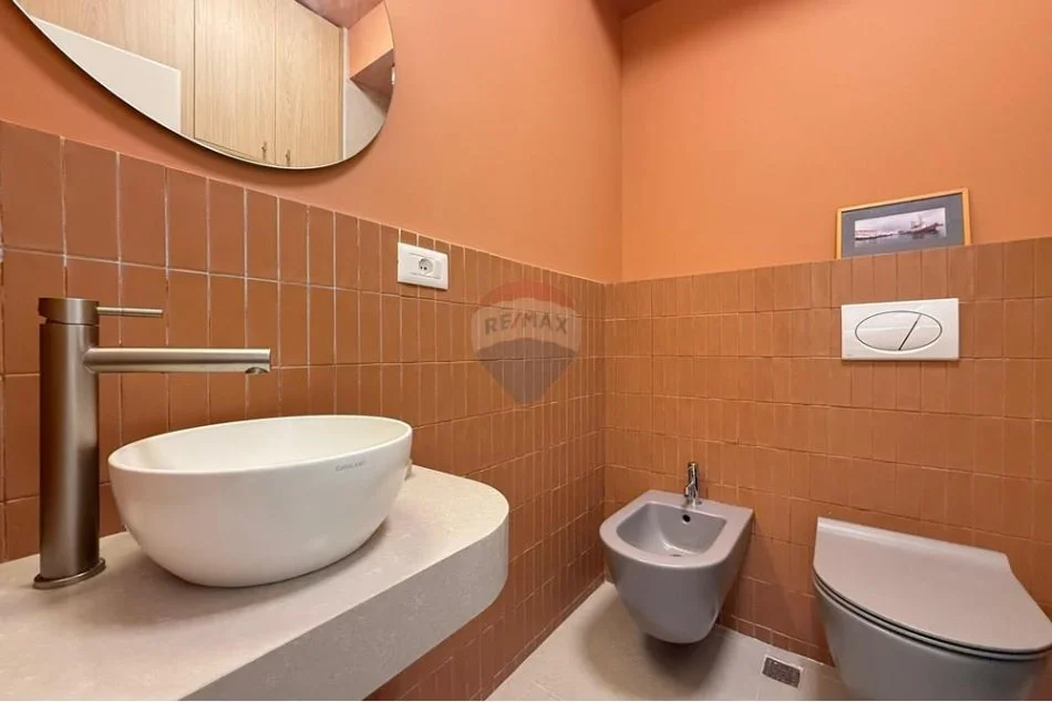 Tirane, jepet me qera 2+1+Ballkon , 800 € 