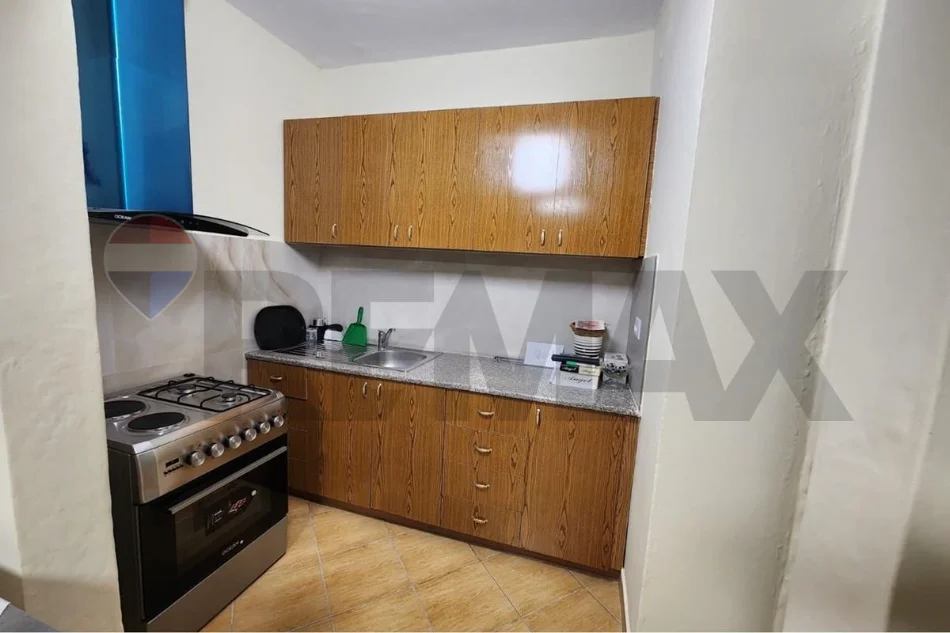 Tirane, jepet me qera apartament 1+1+Ballkon Kati 2, 53 m² 420 € (Rruga Bardhyl)