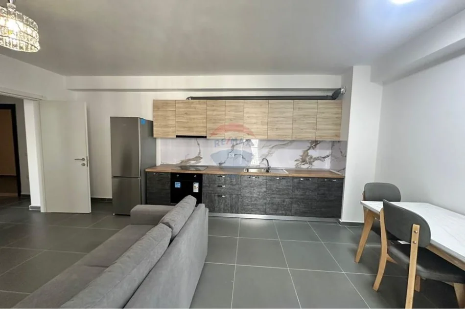 Tirane, jepet me qera apartament 2+1+Ballkon , 100 m² 680 € (5 Maji)