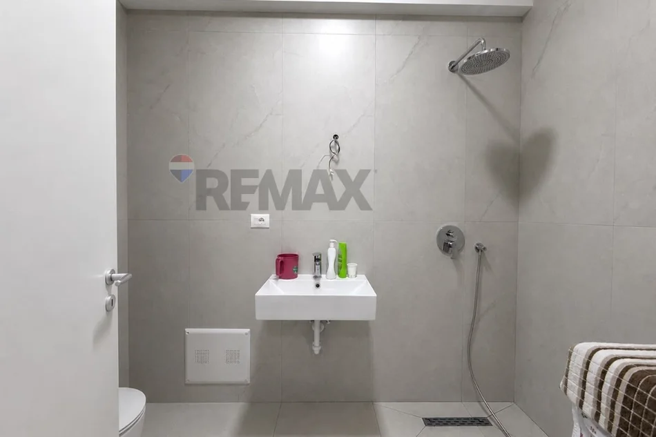Tirane, shitet apartament 1+1 , 105.000 € (oxa)