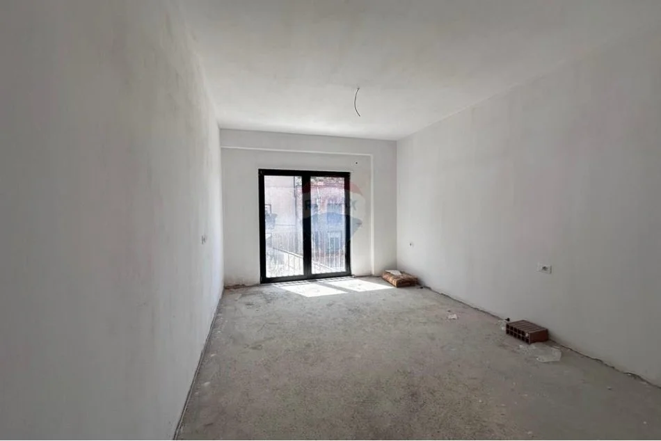 Tirane, shitet apartament 1+1+Ballkon , 83 m² 132.700 € 