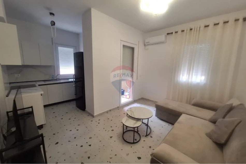 Tirane, jepet me qera apartament 1+1 Kati 1, 67 m² 450 € (5 maji ID: 530411012-189)