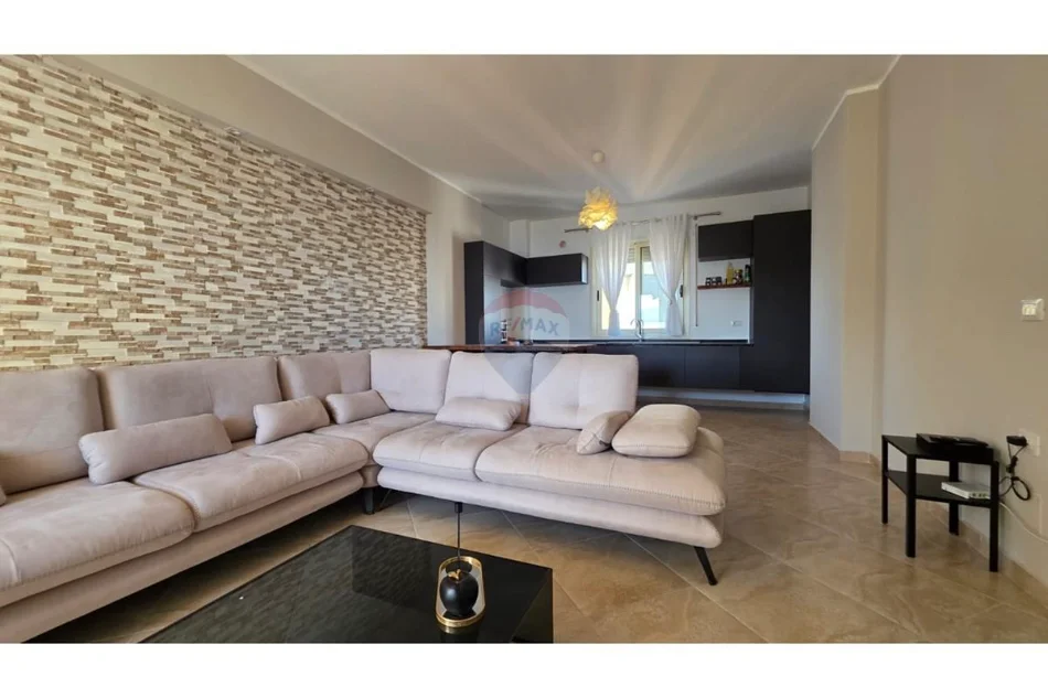 Vlore - Lungomare, shitet apartament 2+1 Kati 10, 110 m² (Rruga Cameria, Lungomare, Vlore)