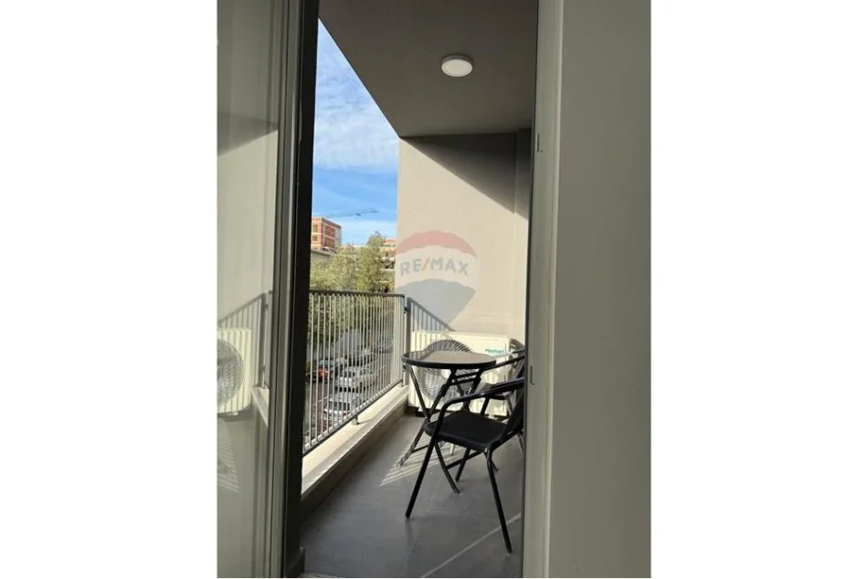 Jepet me qera apartament 2+1+Ballkon , 90 m² 550 €