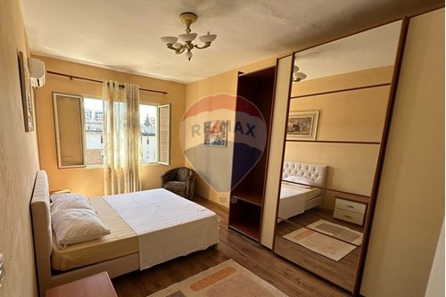 Tirane, jepet me qera apartament 2+1+Ballkon Kati 4, 71 m² 580 € (Naim Frasheri)