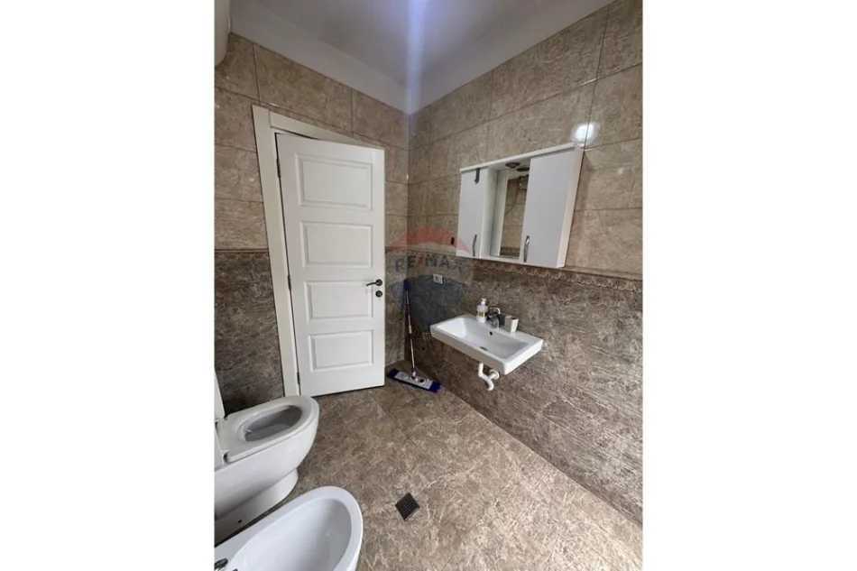 Tirane, jepet me qera apartament 2+1 Kati 9, 120 m² 700 € 