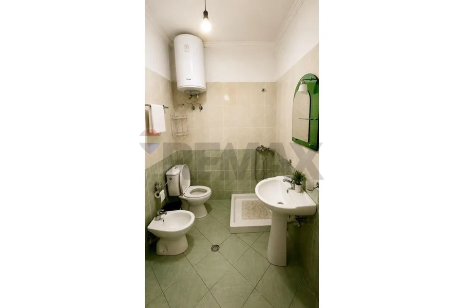 Tirane, jepet me qera apartament , 90 m² 550 € 