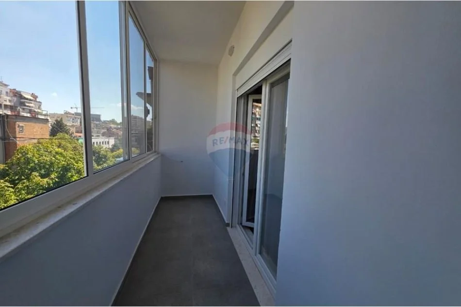 Tirane, jepet me qera apartament 2+1+Ballkon Kati 5, 87 m² 850 € 
