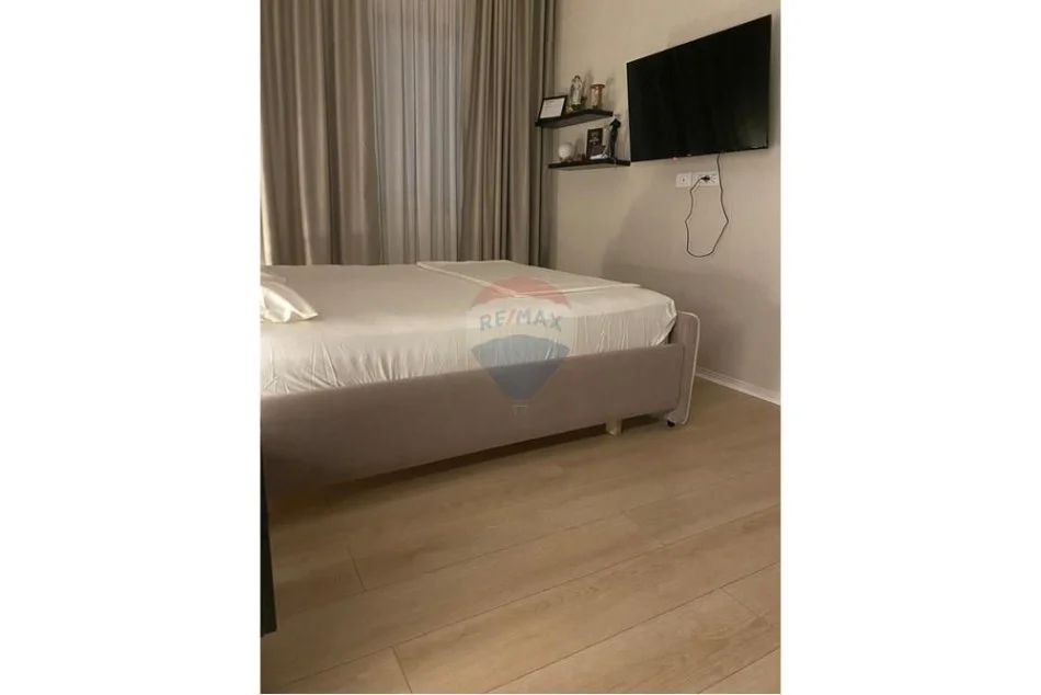 Tirane, jepet me qera apartament 2+1 , 80 m² 700 € (Selite)