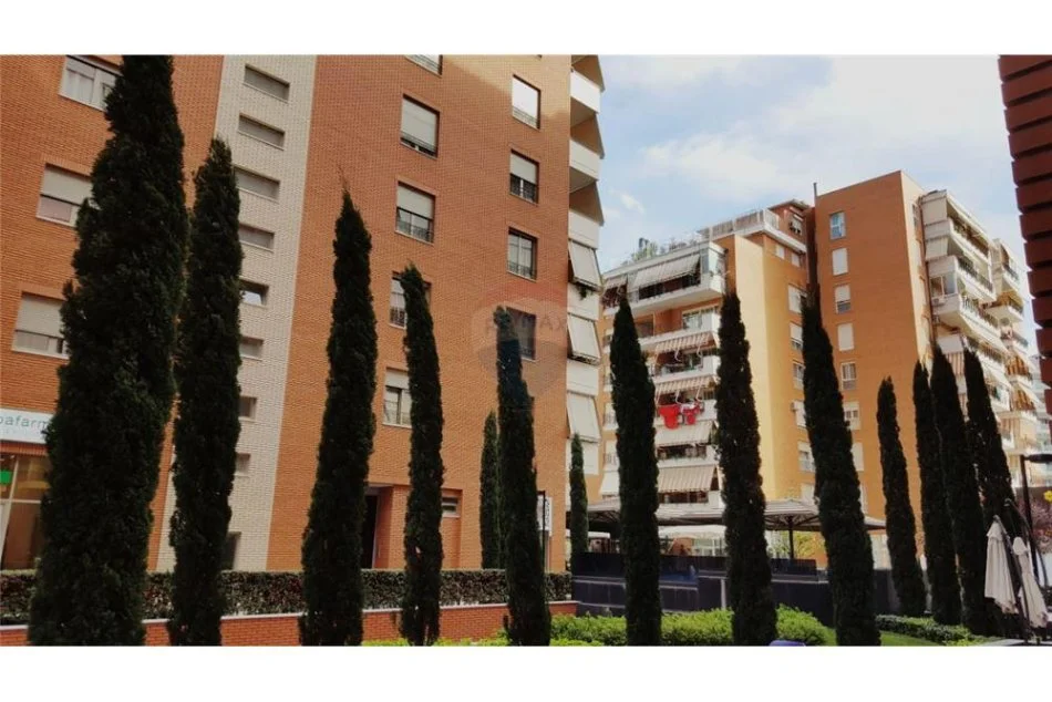 Tirane, jepet me qera apartament 2+1 Kati 5, 120 m² 600 € (Kompleksi Deliojorgji)