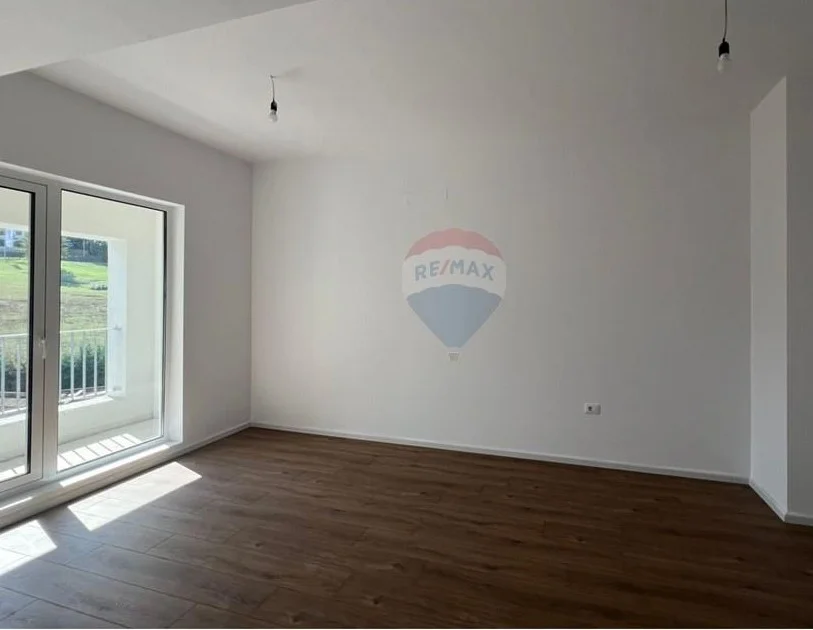 Tirane, jepet me qera apartament 1+1 Kati 7, 70 m² 250 € (Rruga Pasho Hysa)